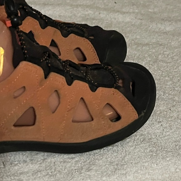 Keen Salmon Suede Sandals Sz 8 - Picture 3 of 12